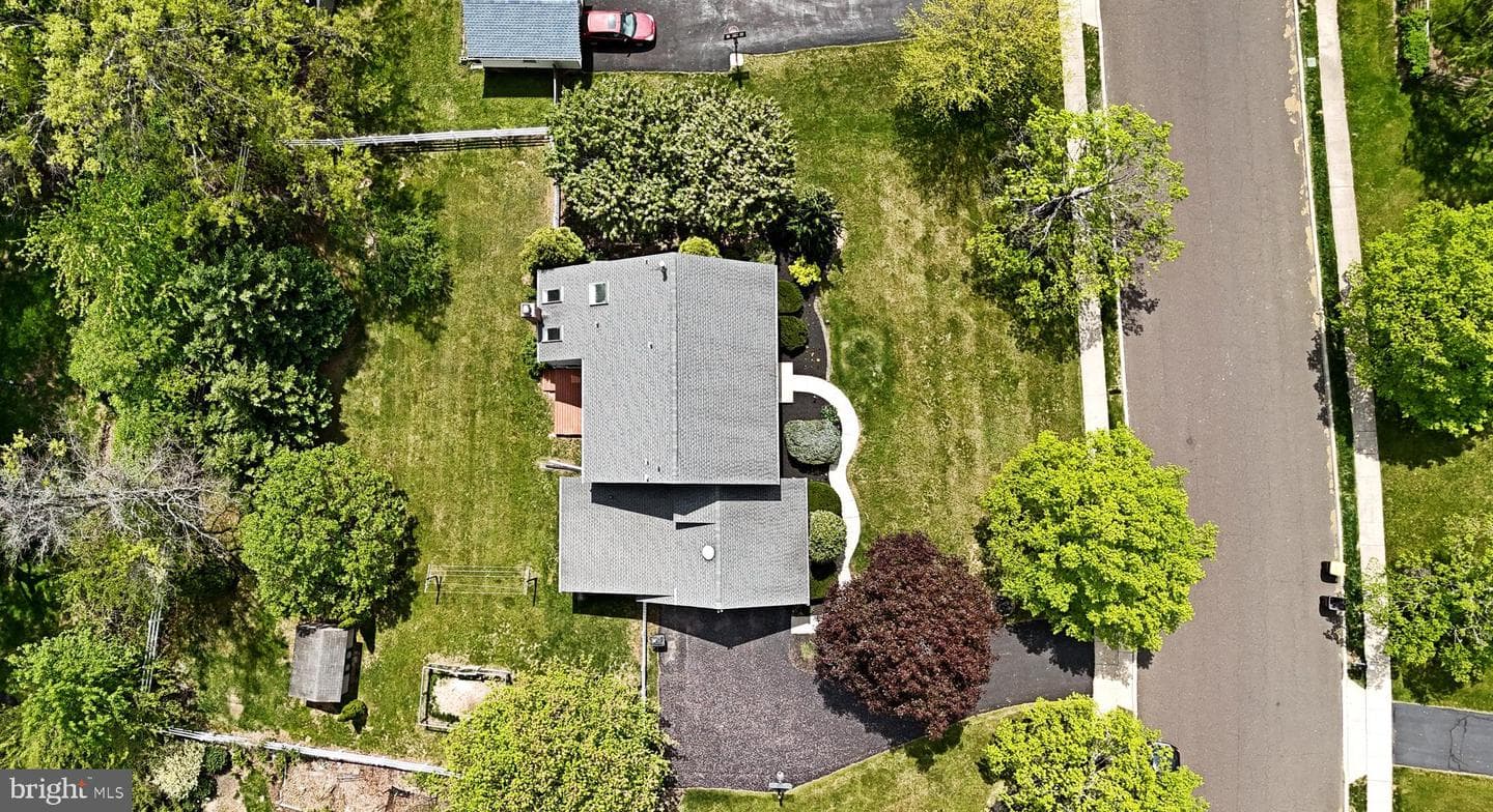 1935 Linden Lane photo 48