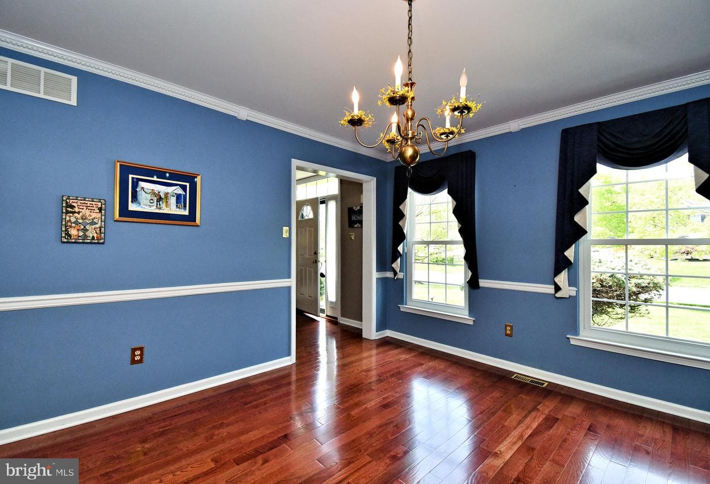 1935 Linden Lane photo 8