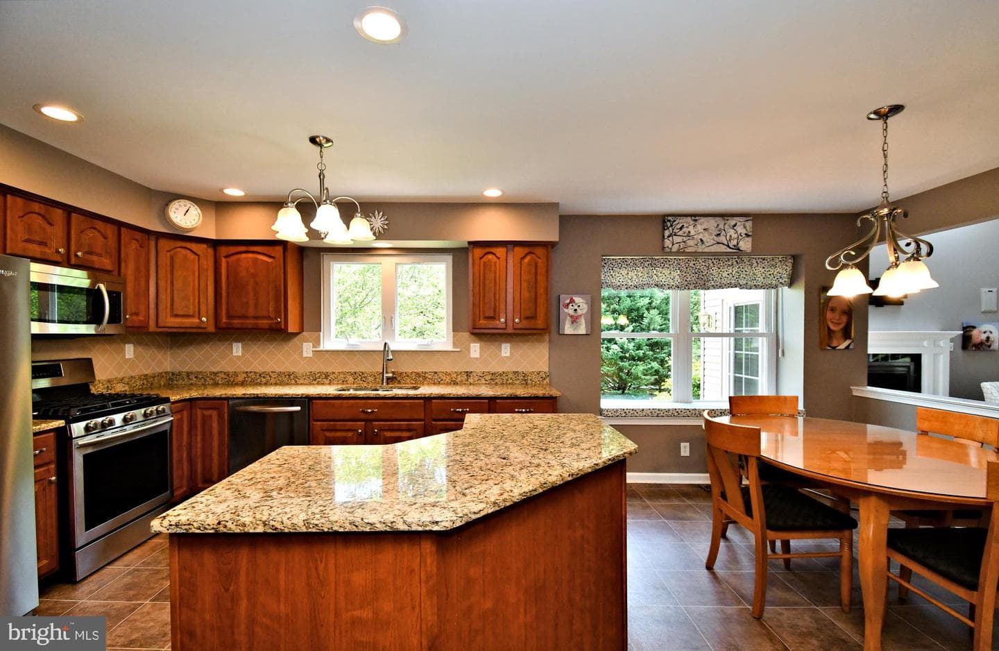 1935 Linden Lane photo 9
