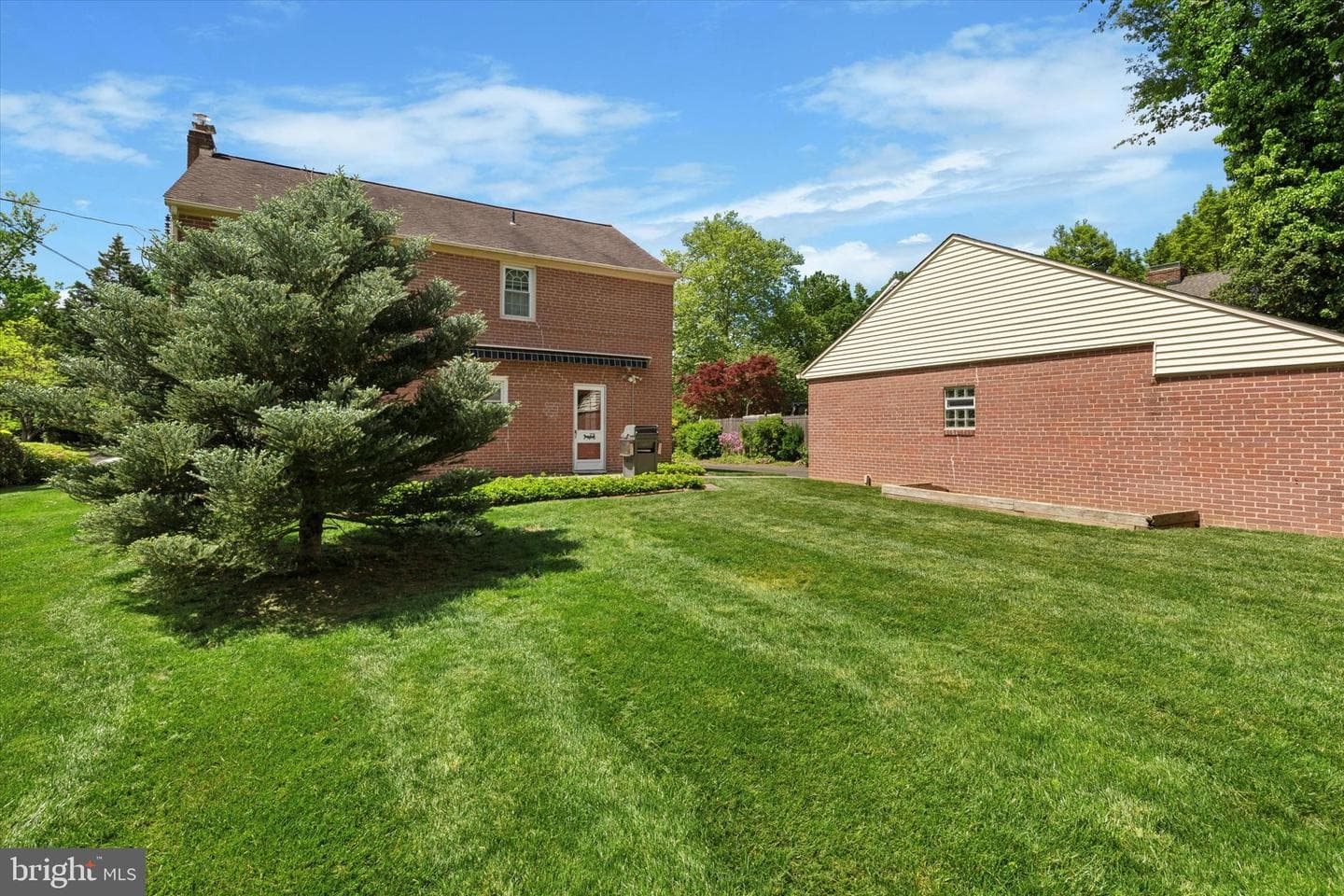 949 Laurance Avenue photo 3