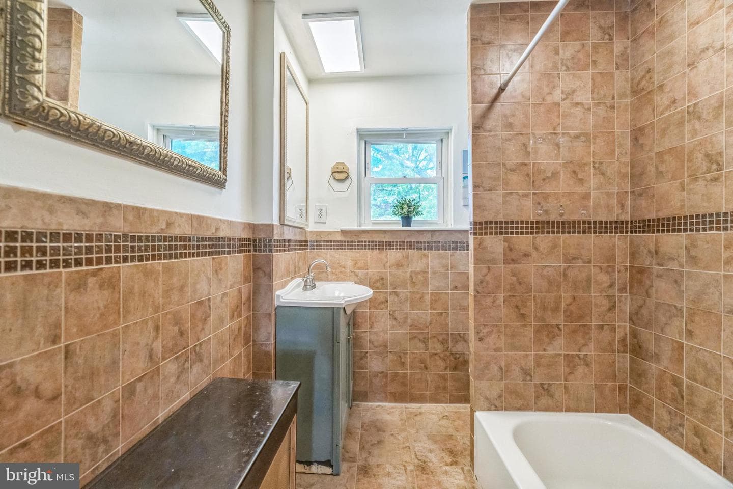 228 S 5th Avenue photo 26