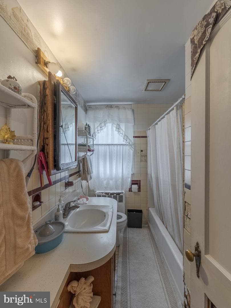 909 Noble Street photo 17