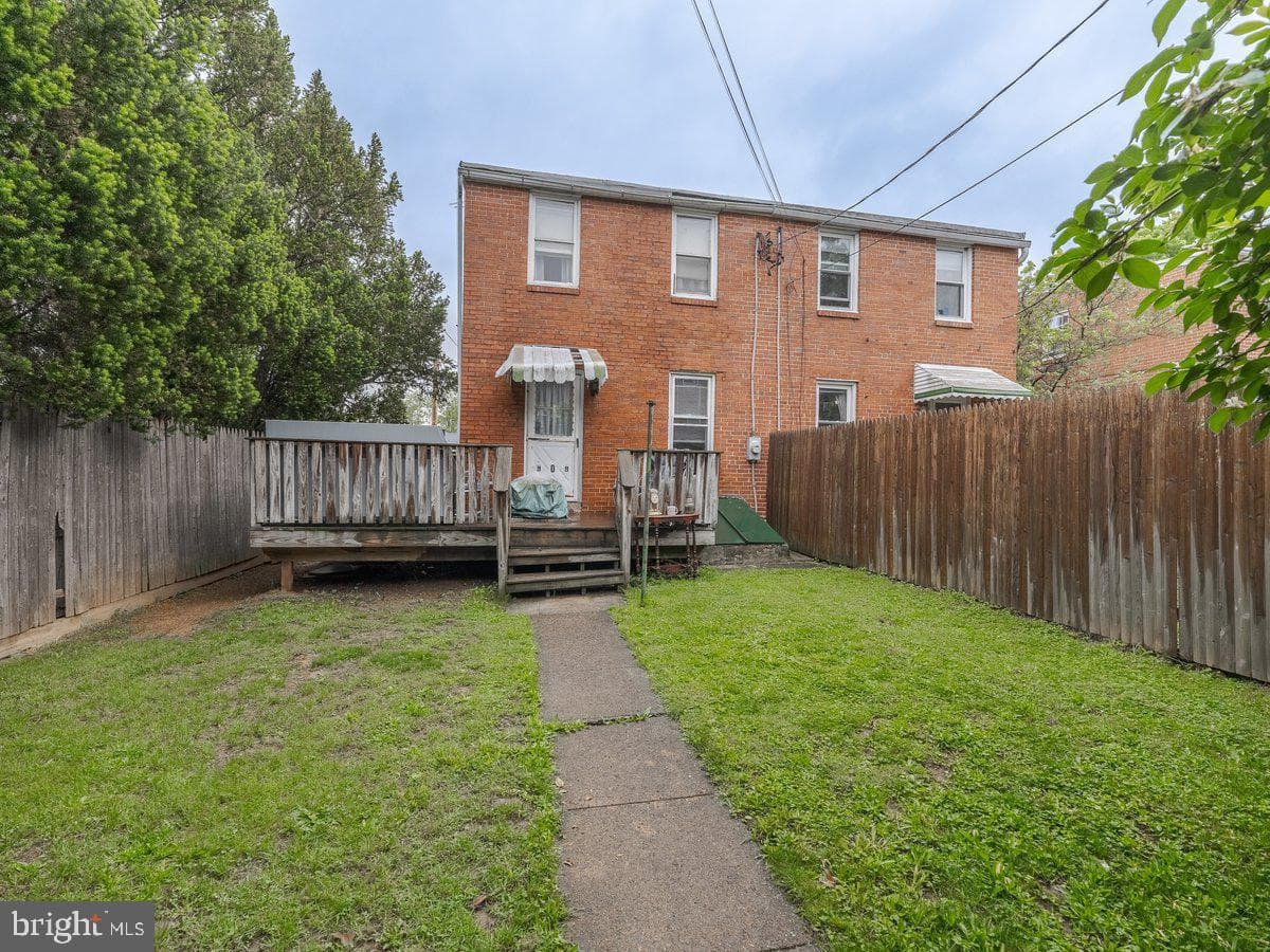909 Noble Street photo 26