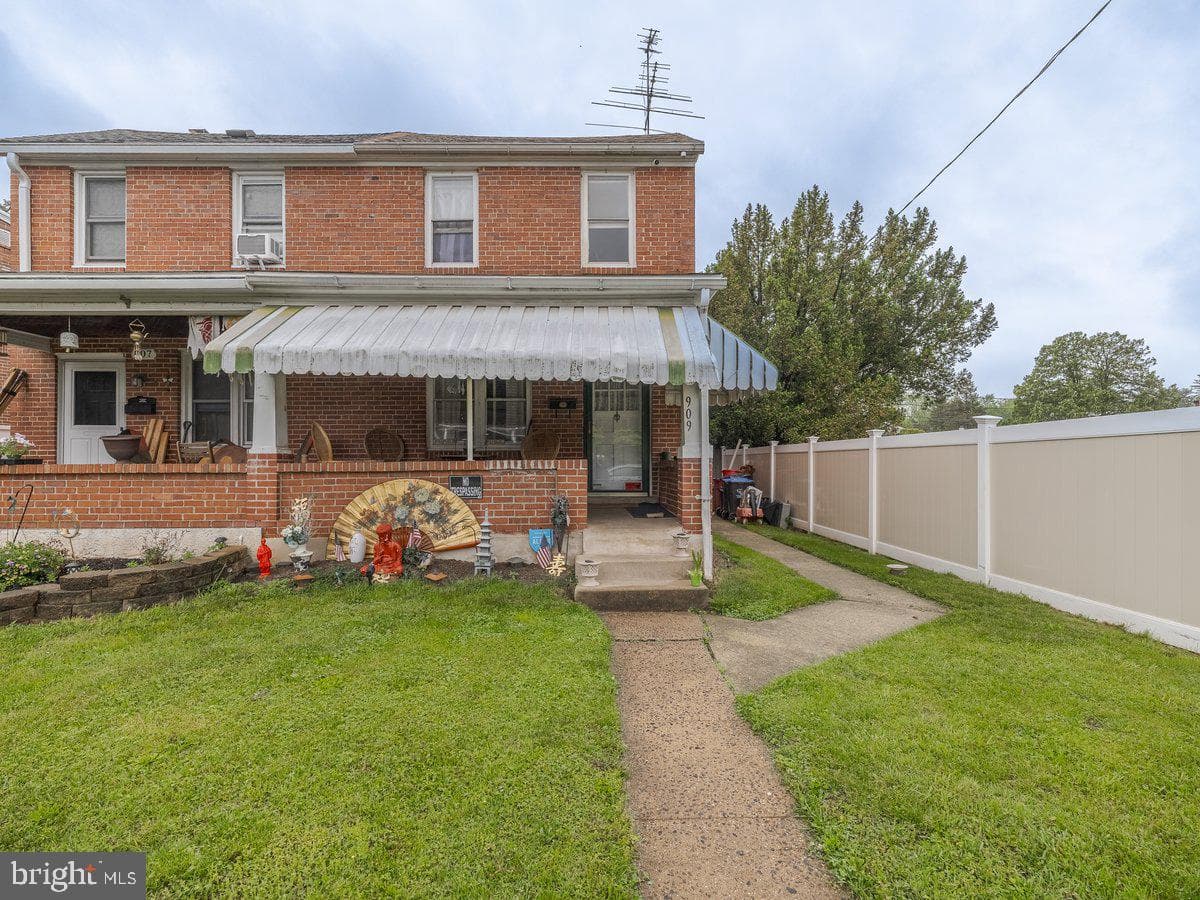 909 Noble Street photo 27
