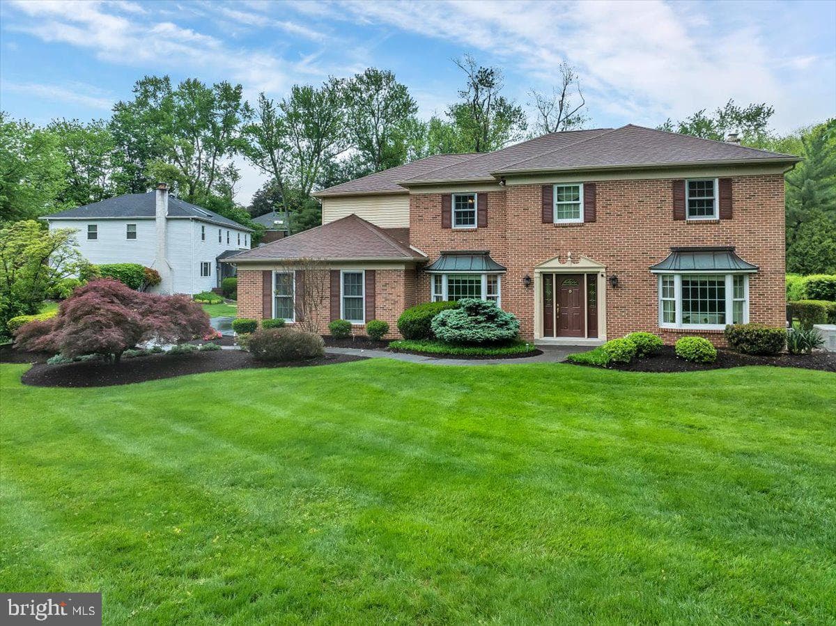 704 Buckley Road photo 1