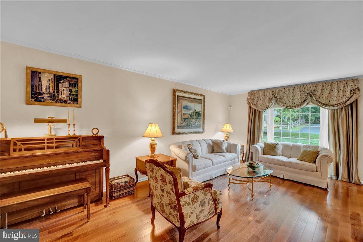 704 Buckley Road photo 12