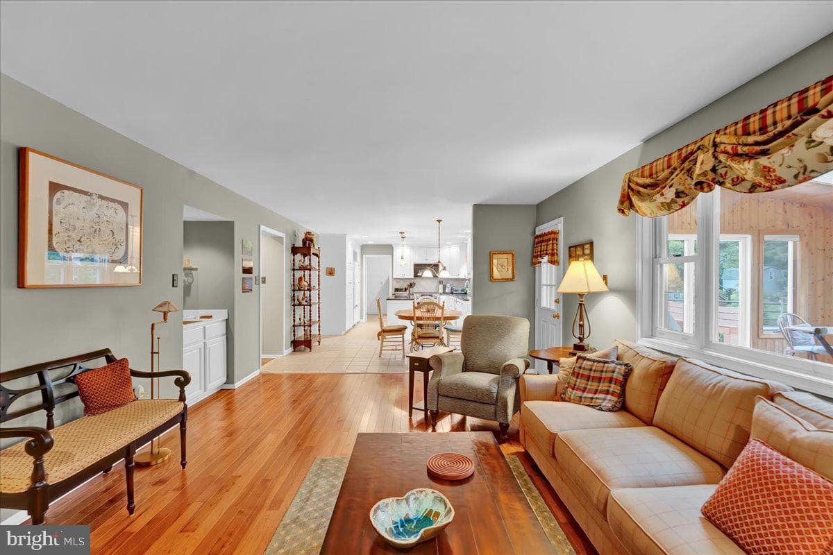 704 Buckley Road photo 14