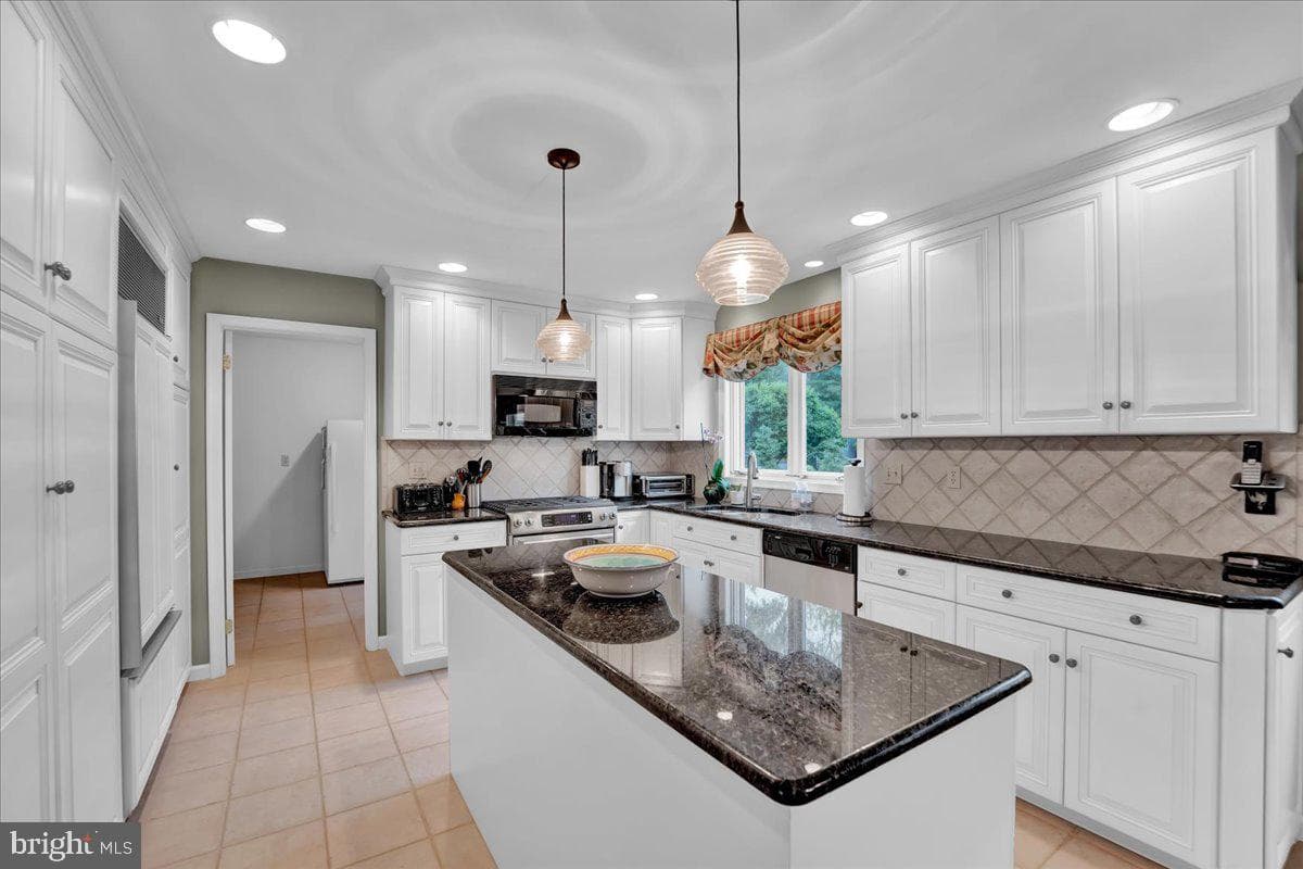 704 Buckley Road photo 16