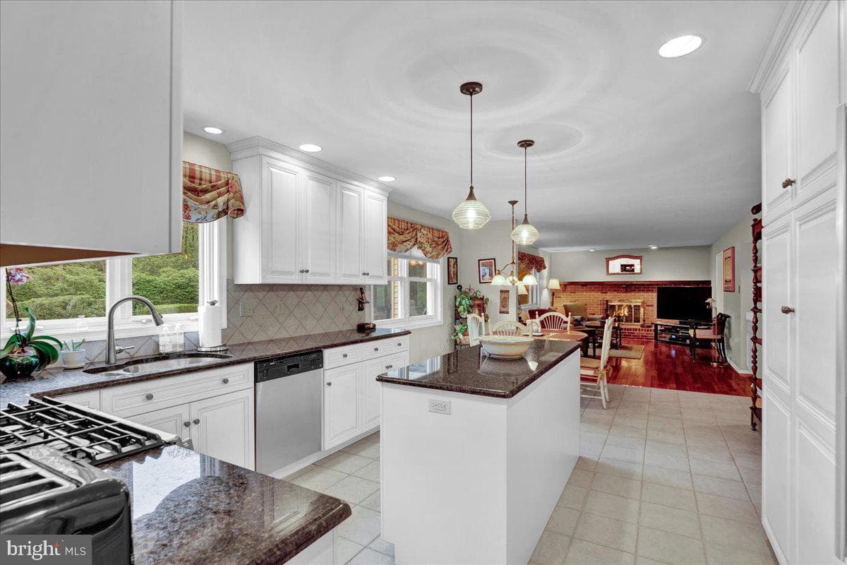 704 Buckley Road photo 18