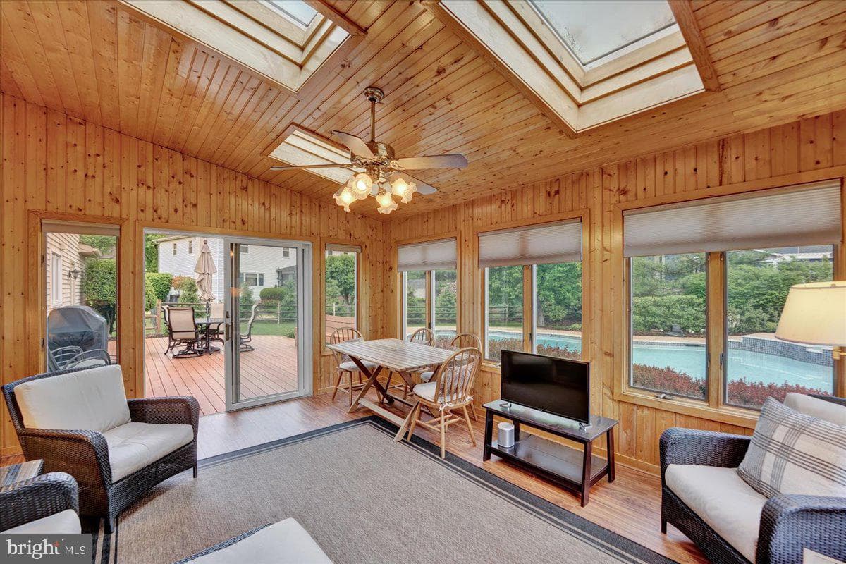 704 Buckley Road photo 21