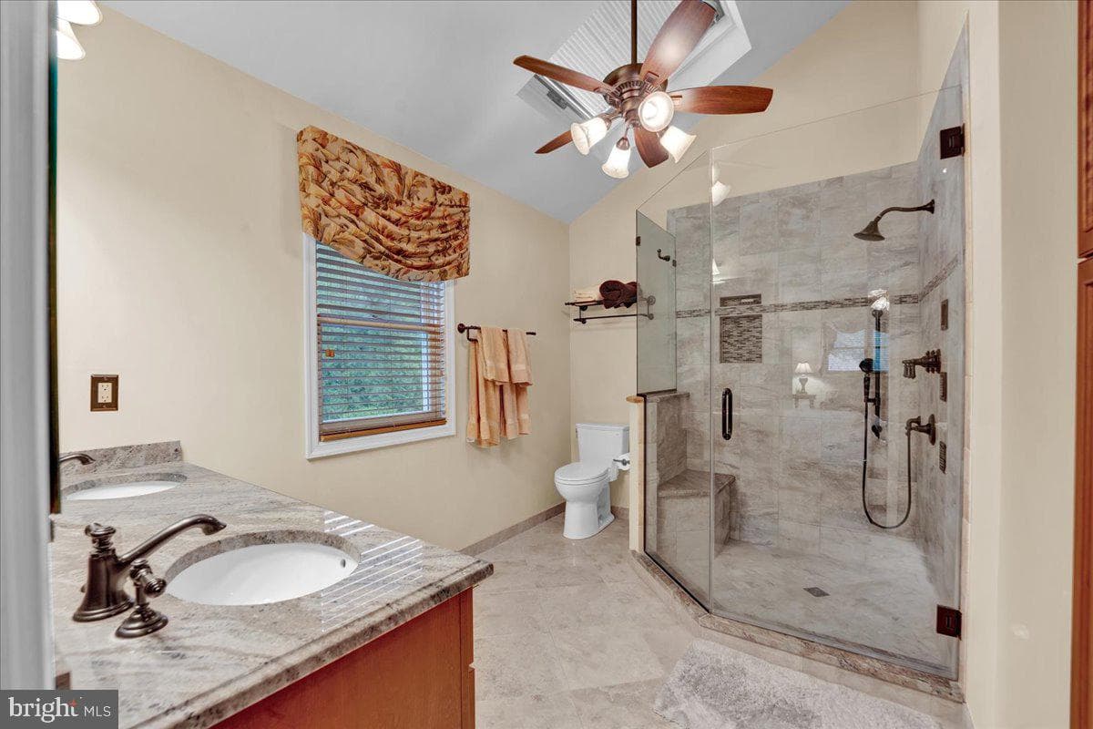 704 Buckley Road photo 27