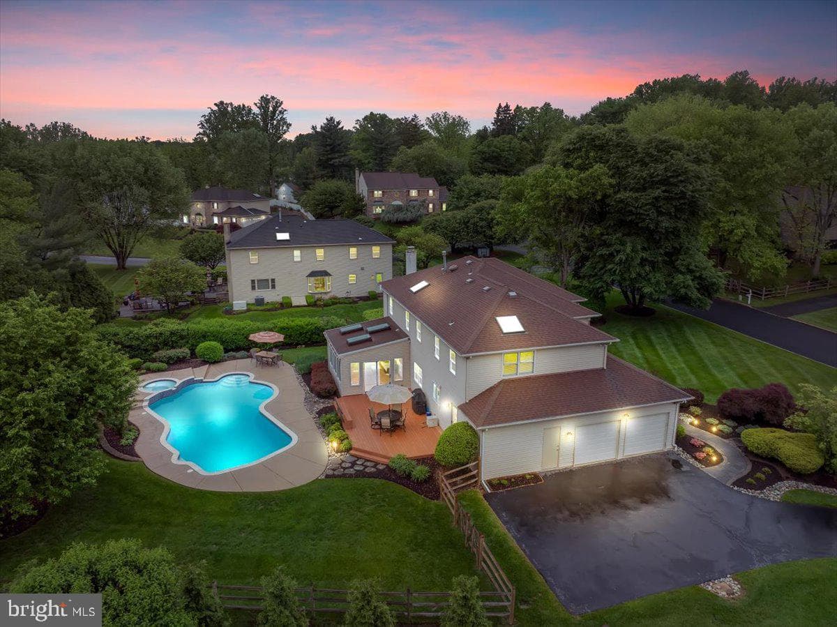 704 Buckley Road photo 5
