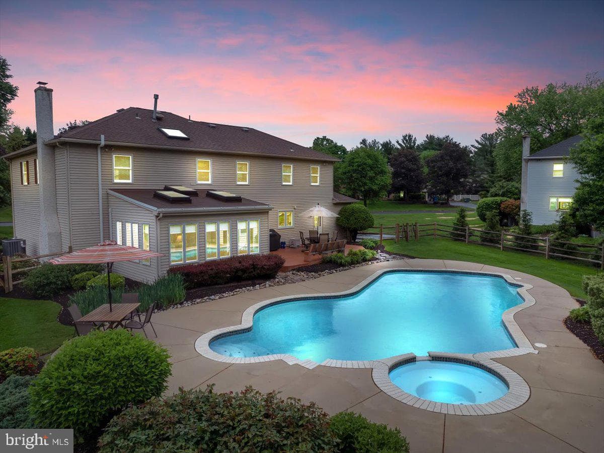 704 Buckley Road photo 7