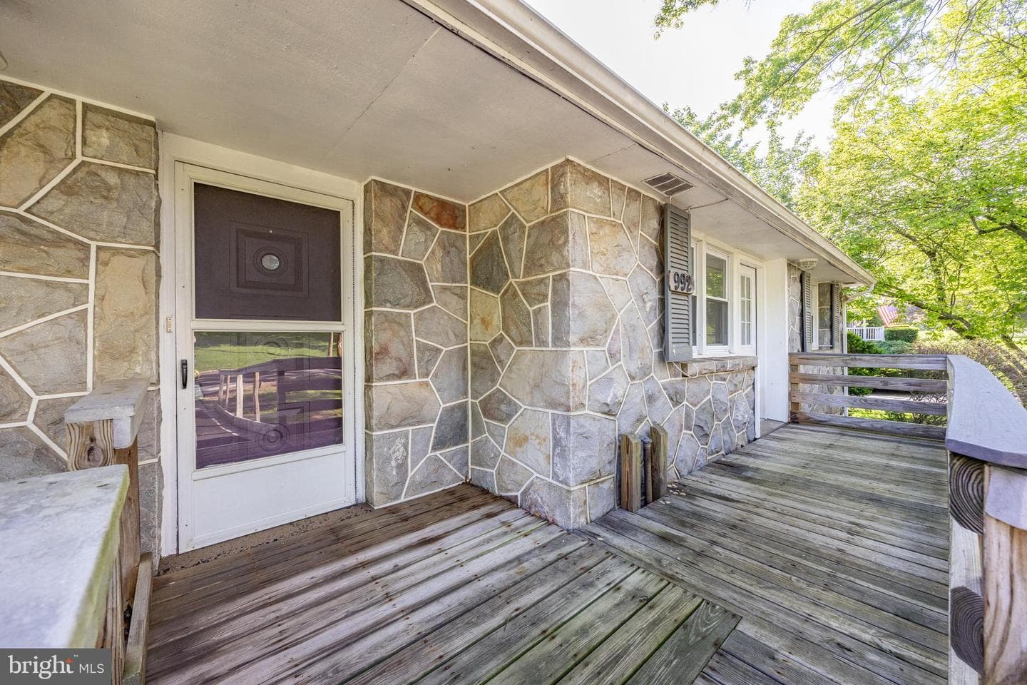 992 E Valley Road photo 11