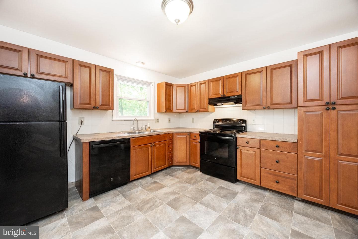 992 E Valley Road photo 19