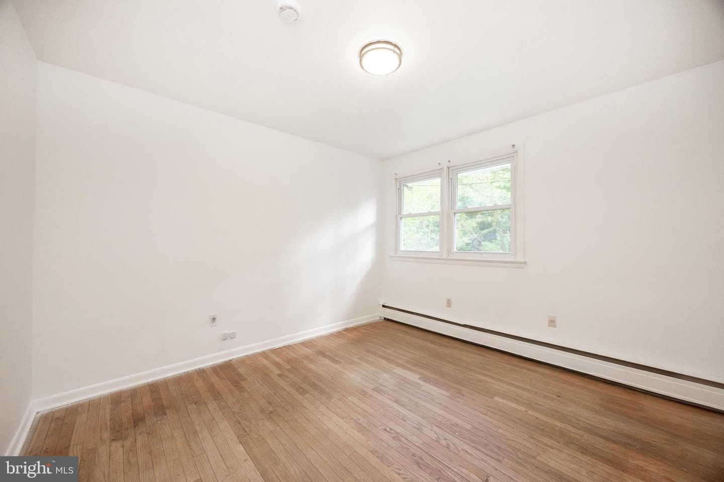 992 E Valley Road photo 24