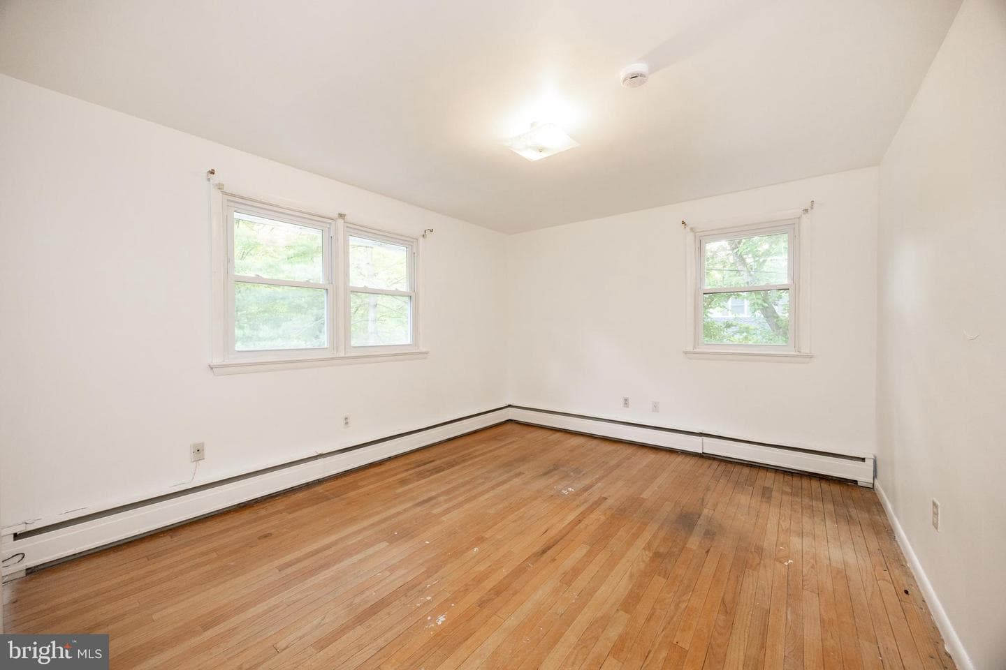 992 E Valley Road photo 25