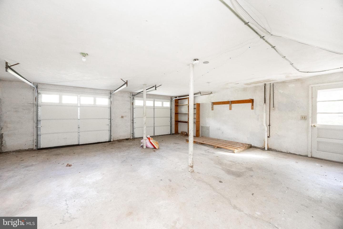 992 E Valley Road photo 32