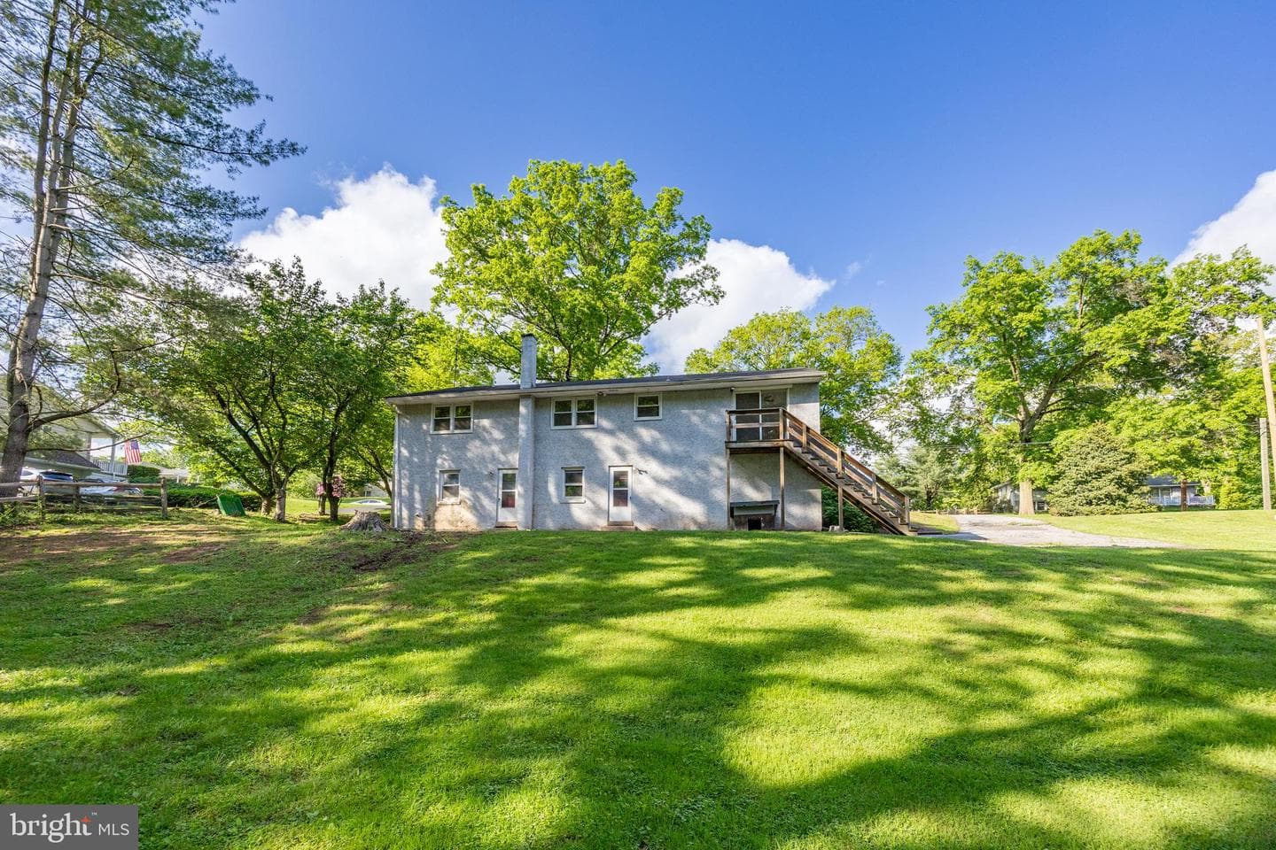 992 E Valley Road photo 4