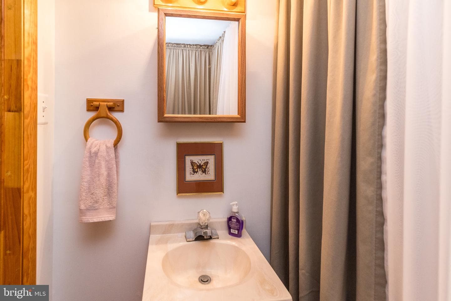 250 Hill Avenue photo 36