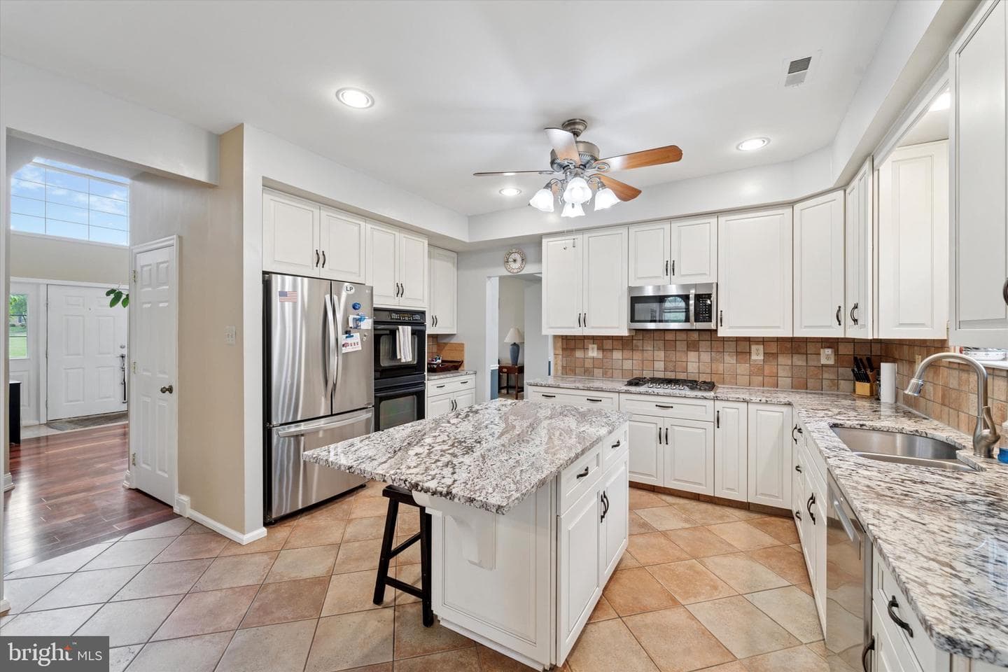 2015 Windsor Drive photo 10