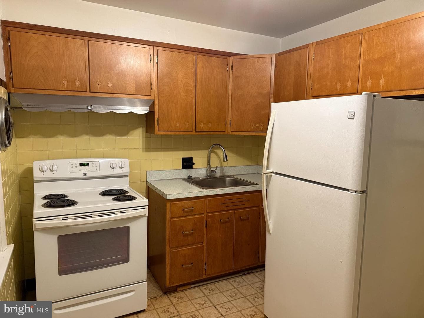890 N Warren Street photo 3