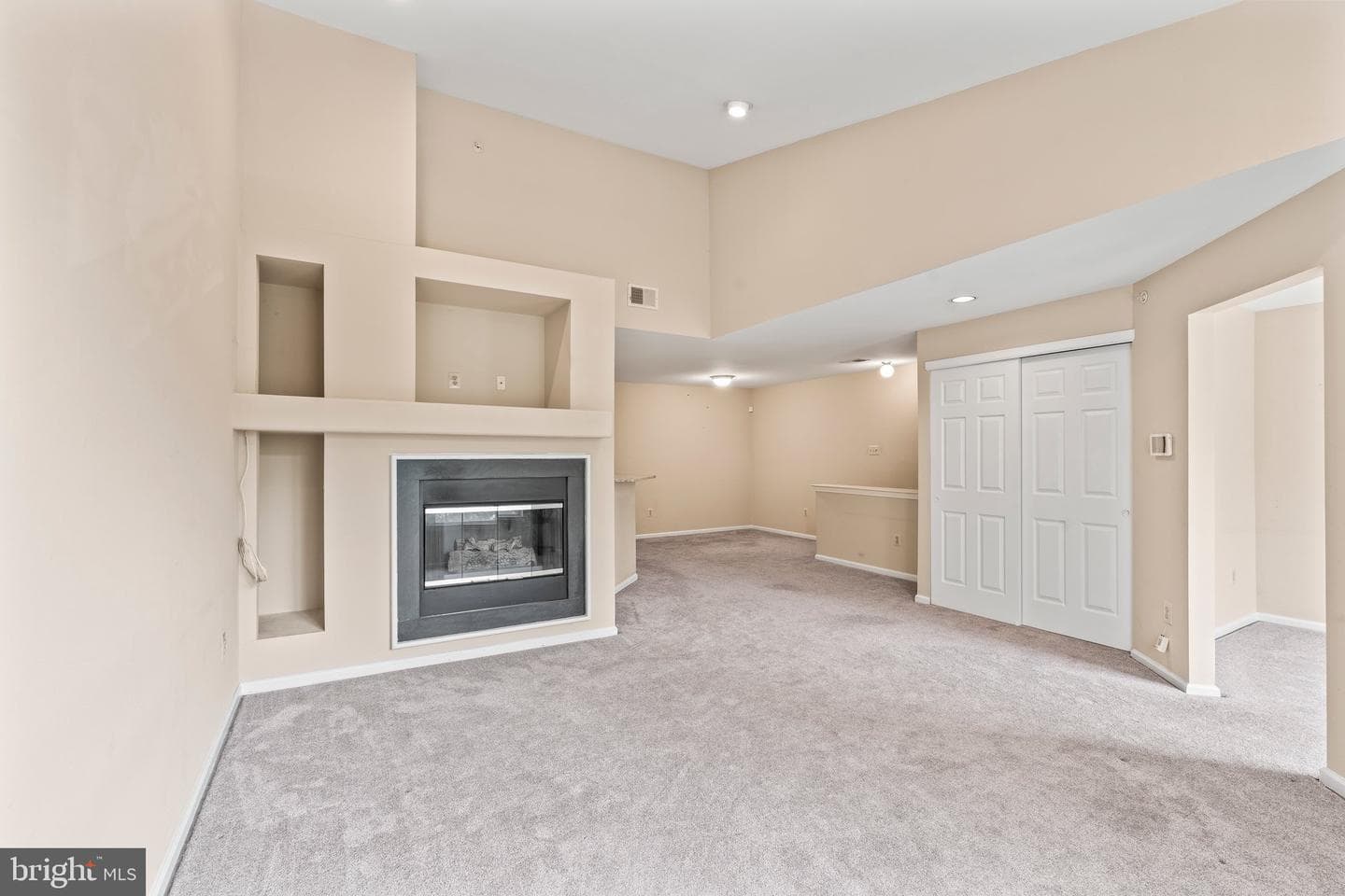 704 Dresher Woods Drive photo 3