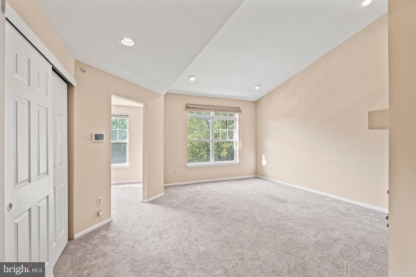 704 Dresher Woods Drive photo 5