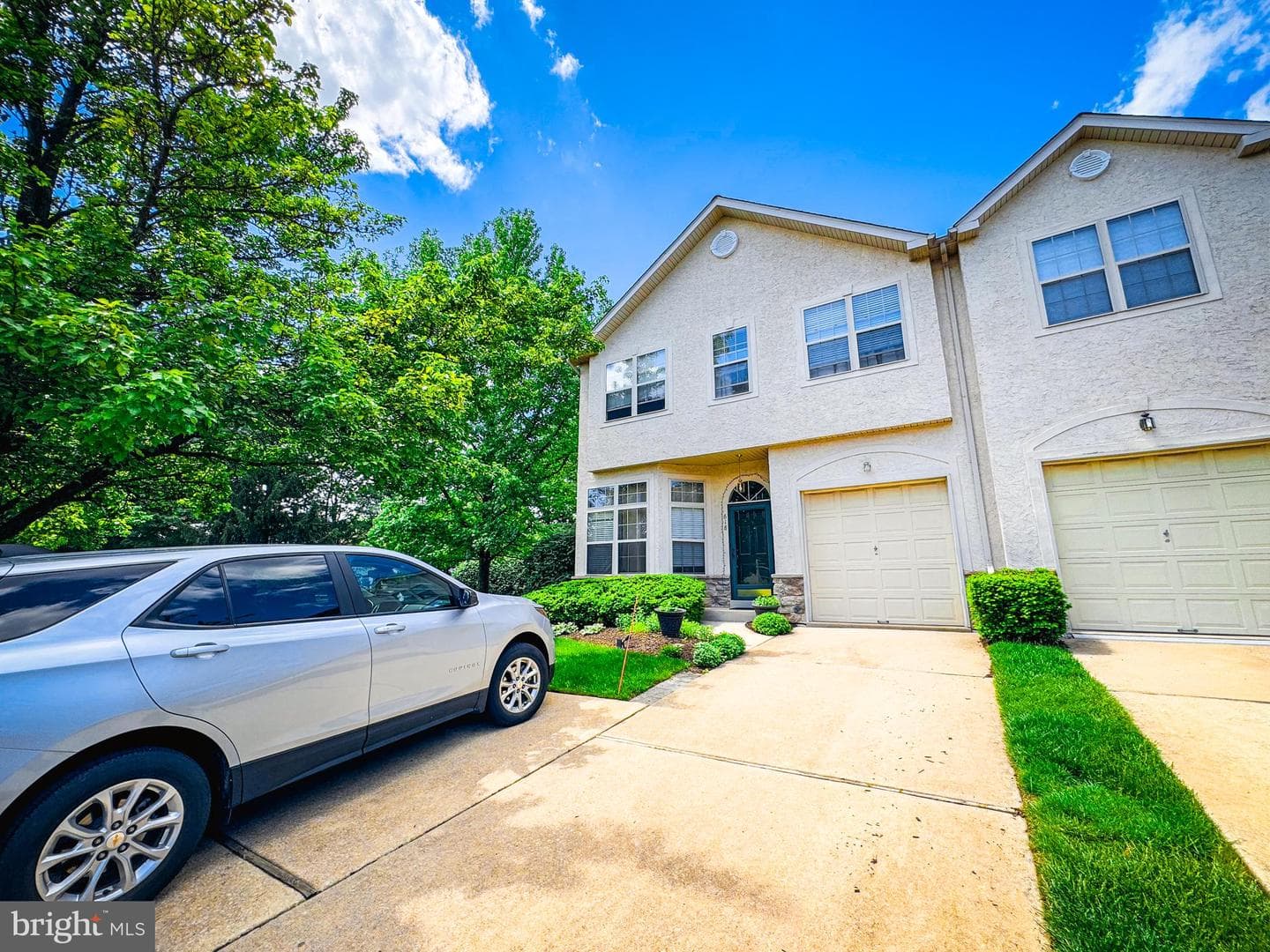618 Manor Drive photo 2
