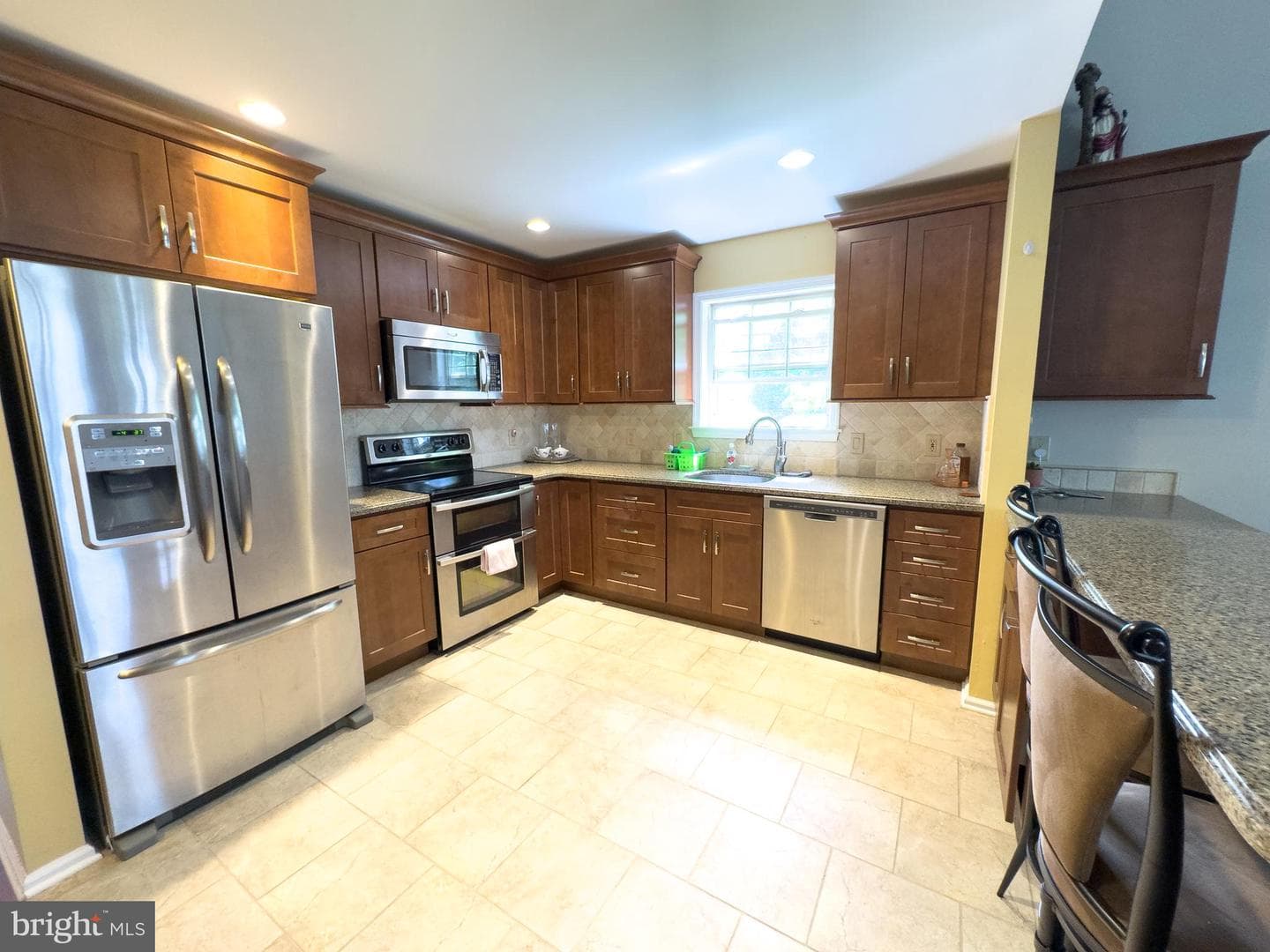 618 Manor Drive photo 9