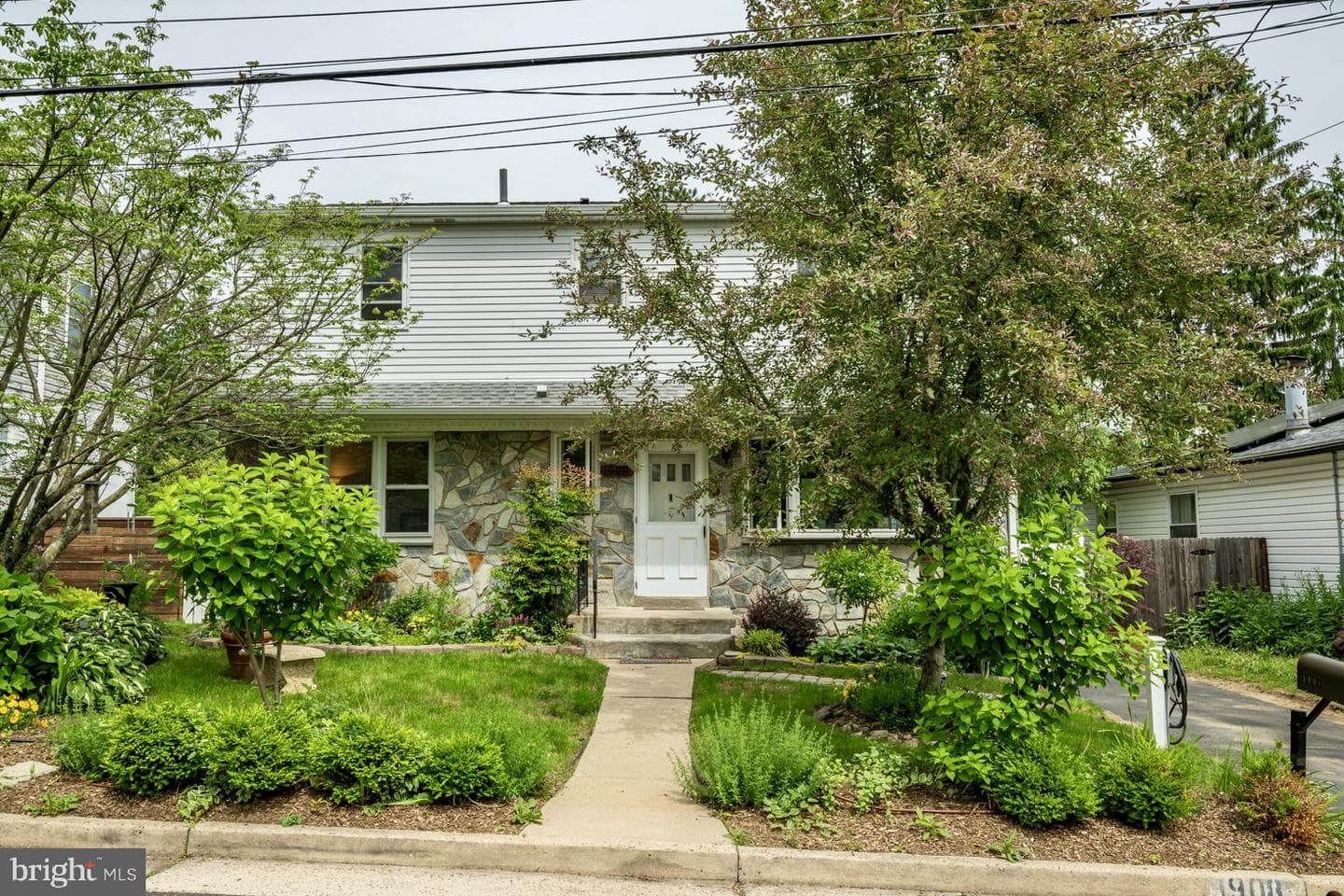 1908 Fleming Avenue photo 2