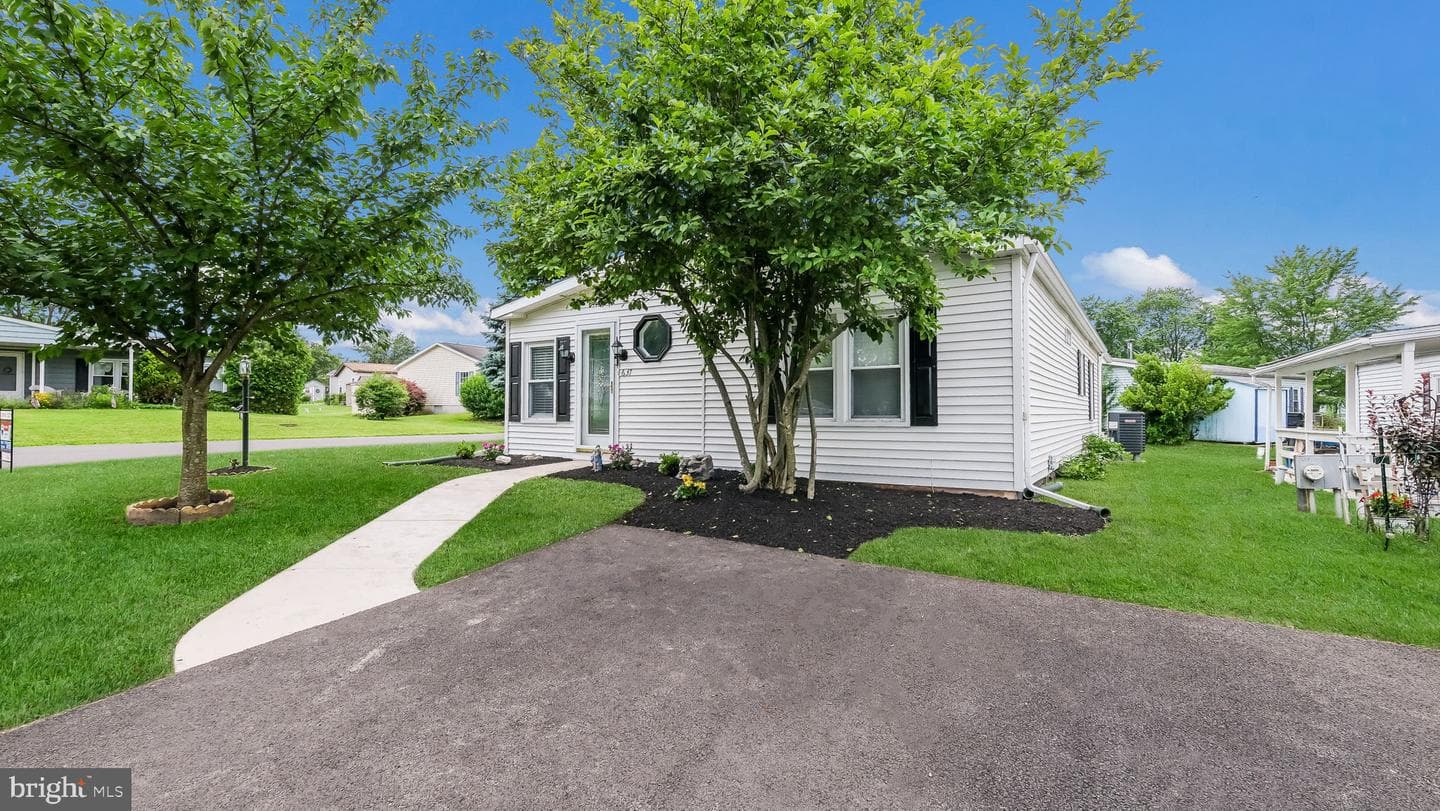 637 Laurel Court photo 3