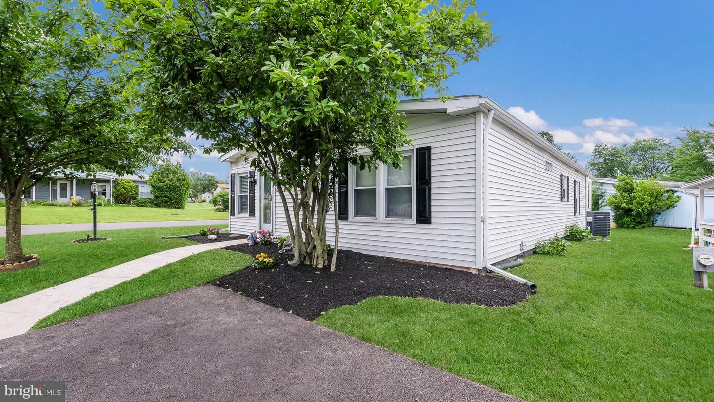 637 Laurel Court photo 4