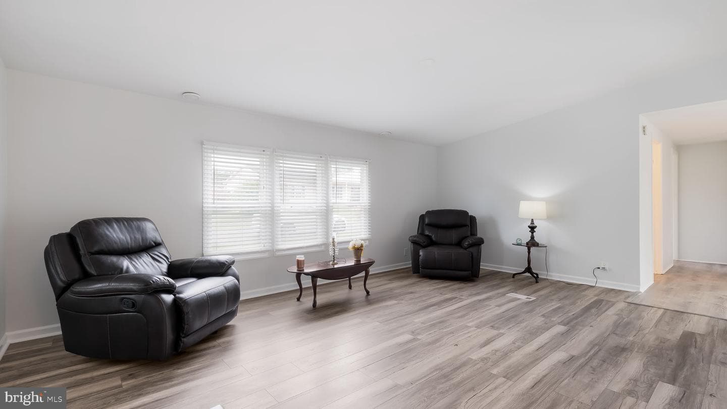 637 Laurel Court photo 9