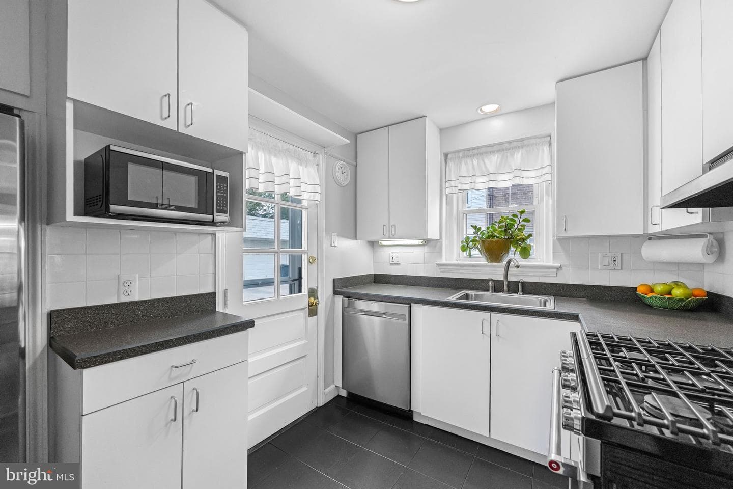 225 Crosshill Road photo 9