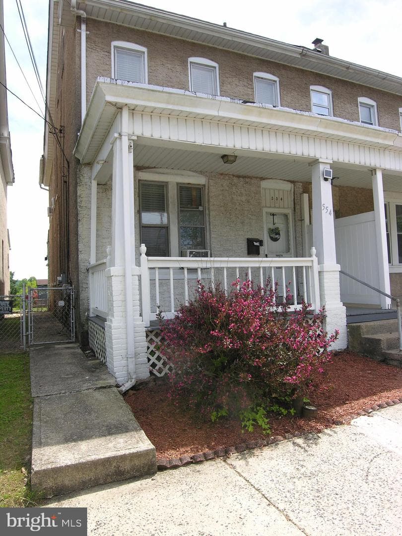 554 W Walnut Street photo 1