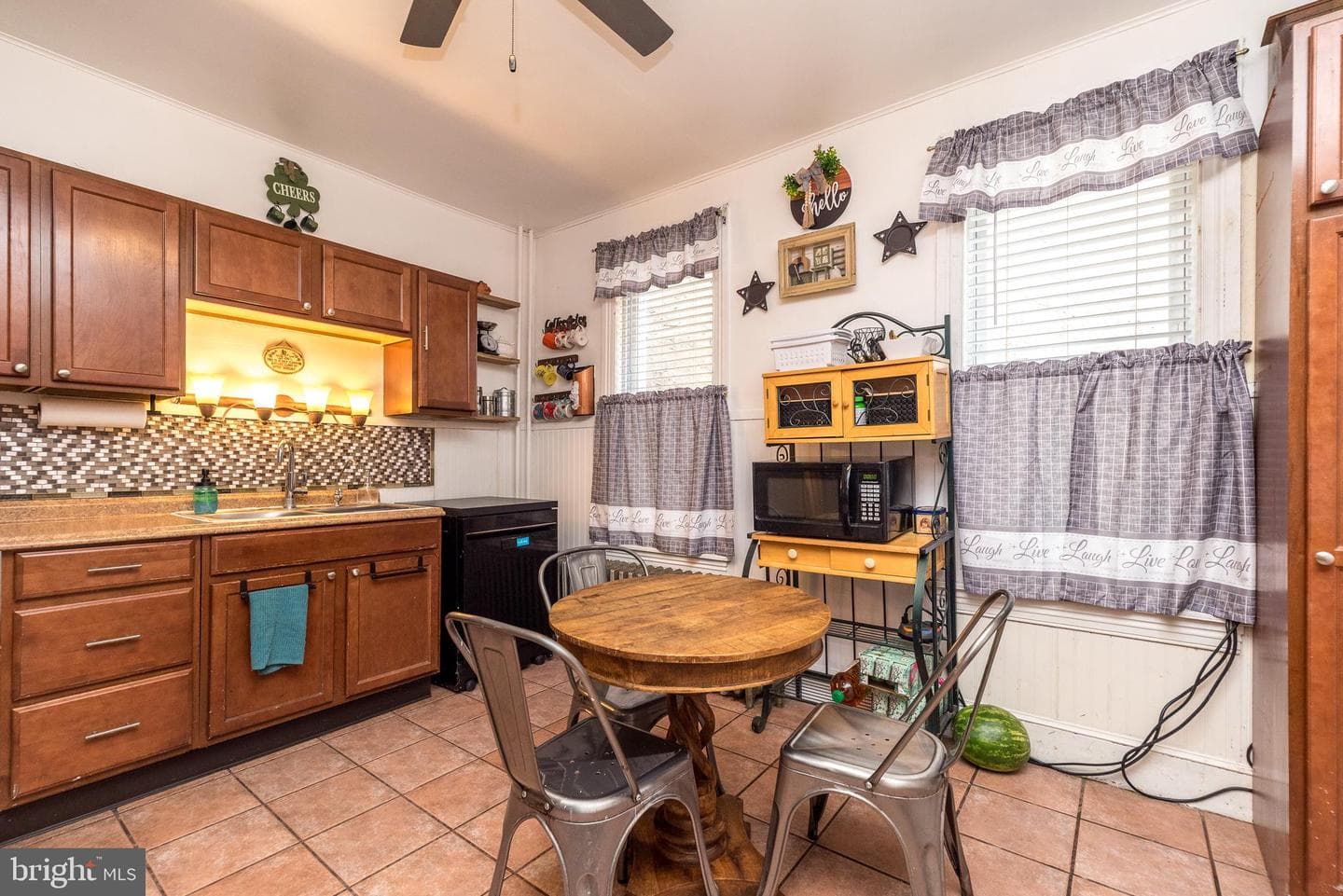 554 W Walnut Street photo 17