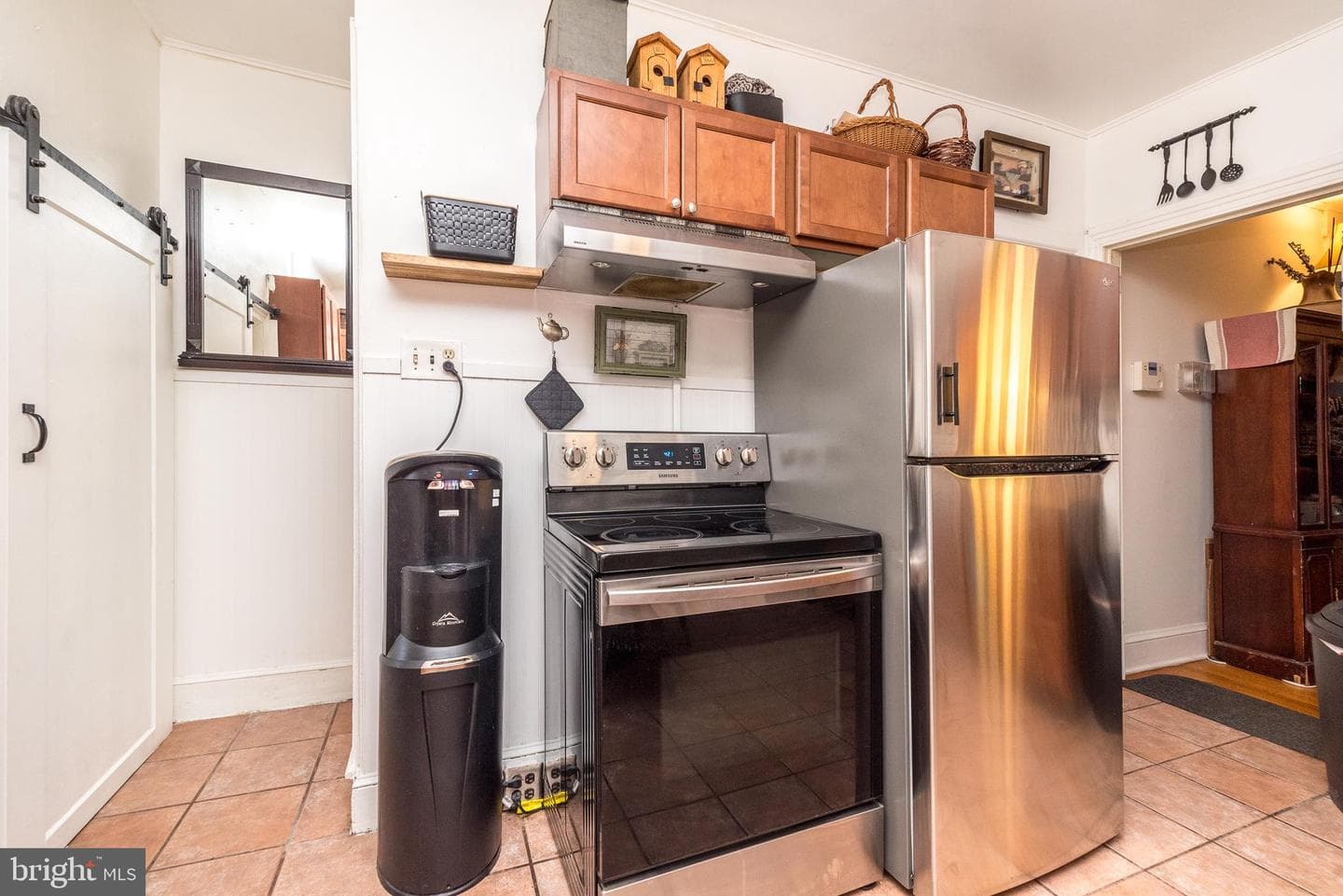 554 W Walnut Street photo 19