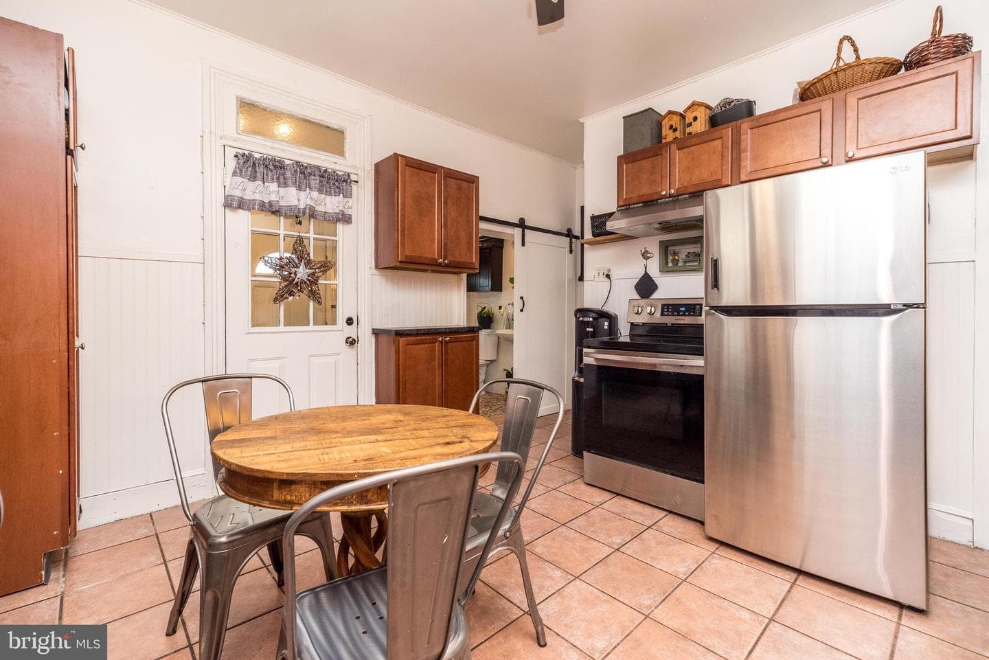554 W Walnut Street photo 20