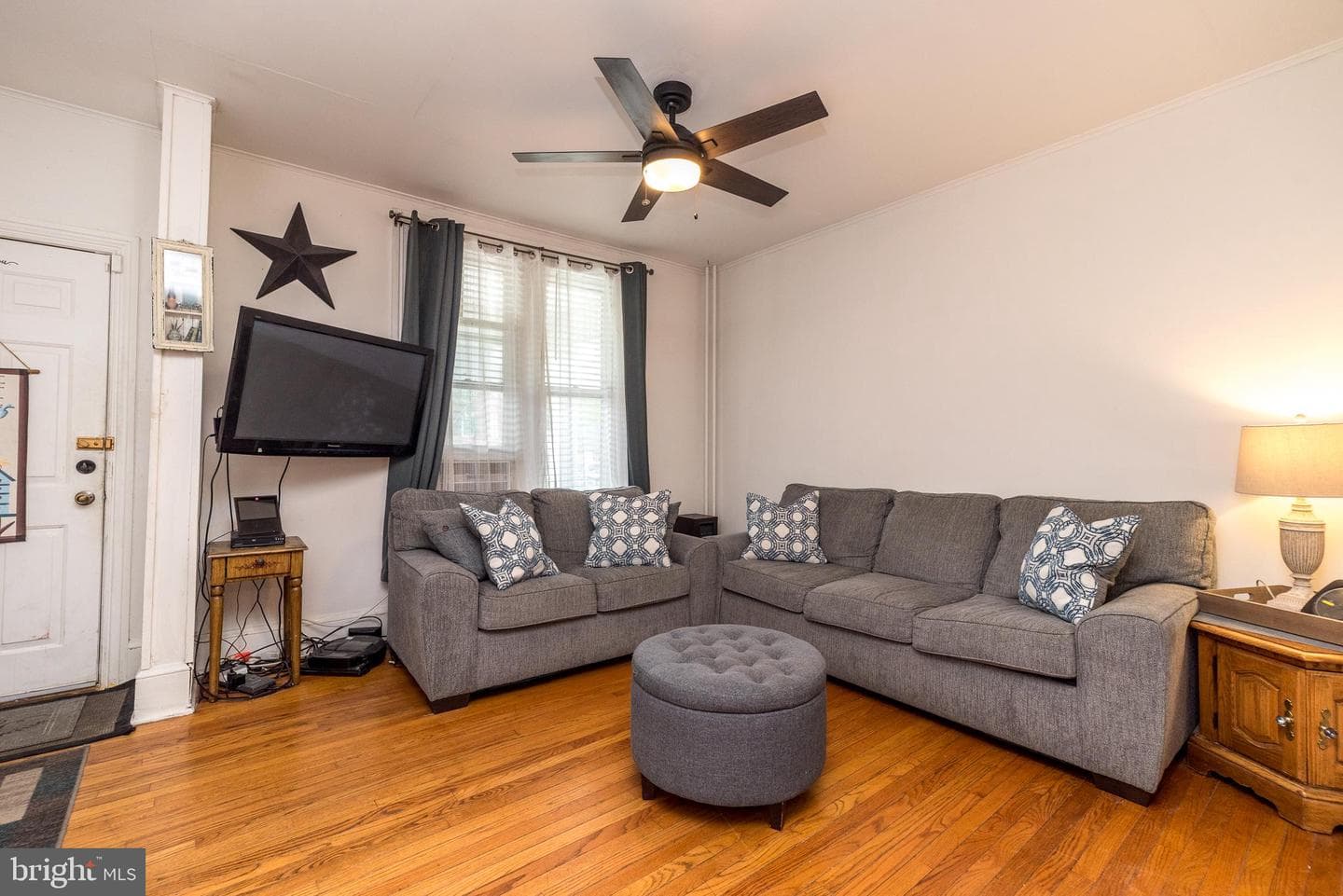 554 W Walnut Street photo 9