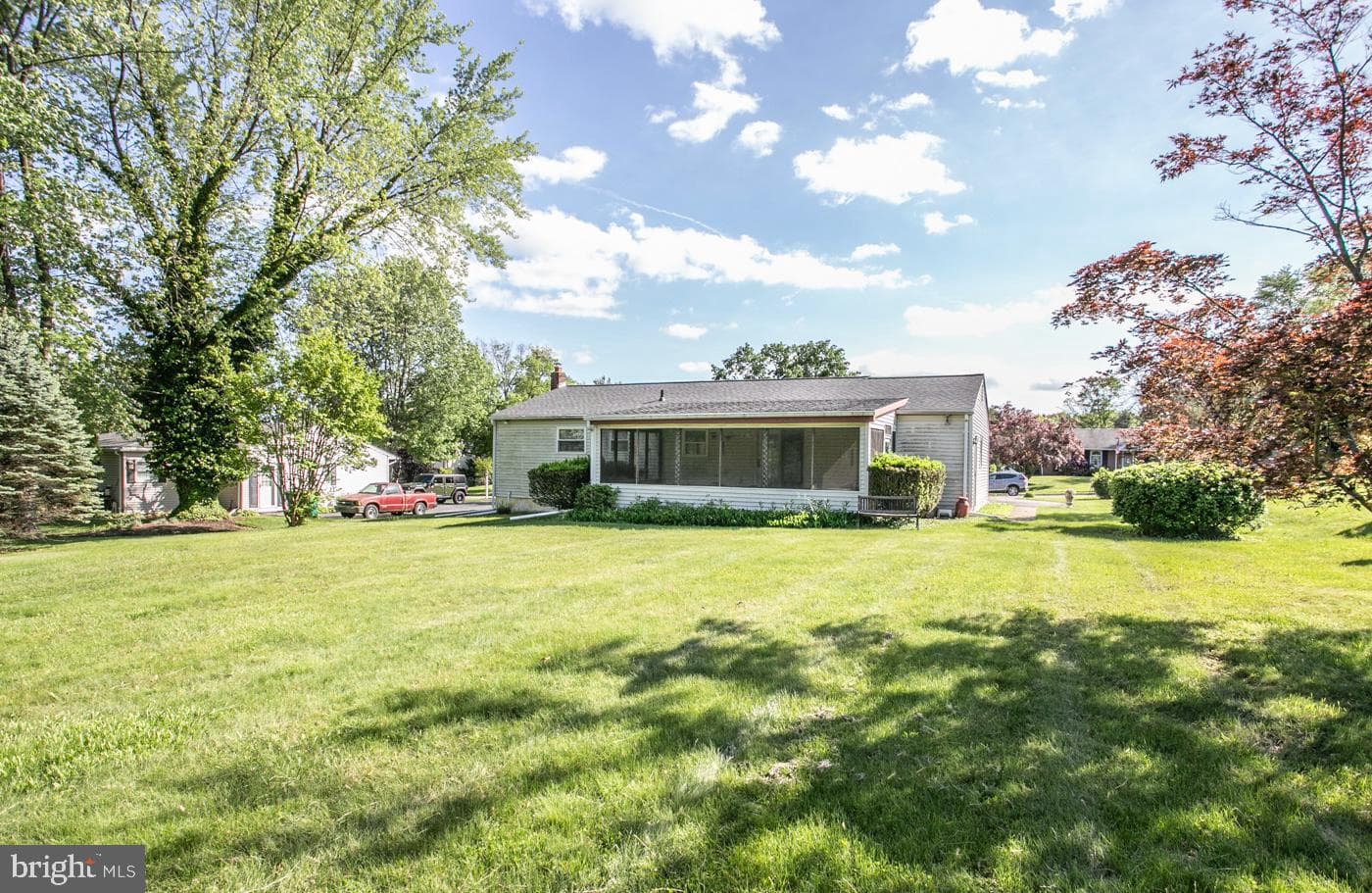 918 Independence Road photo 4