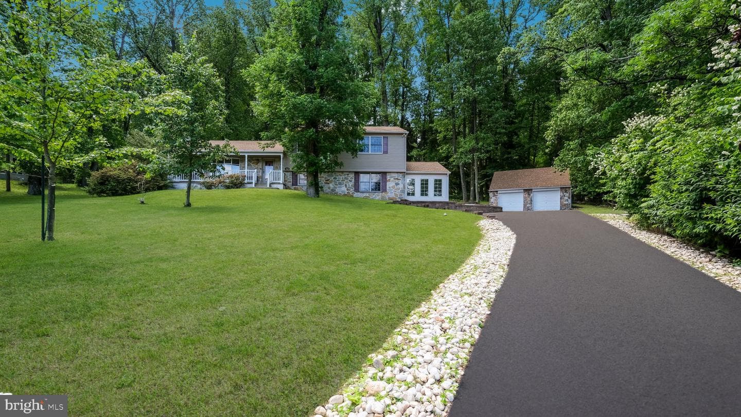 463 Leah Drive photo 3