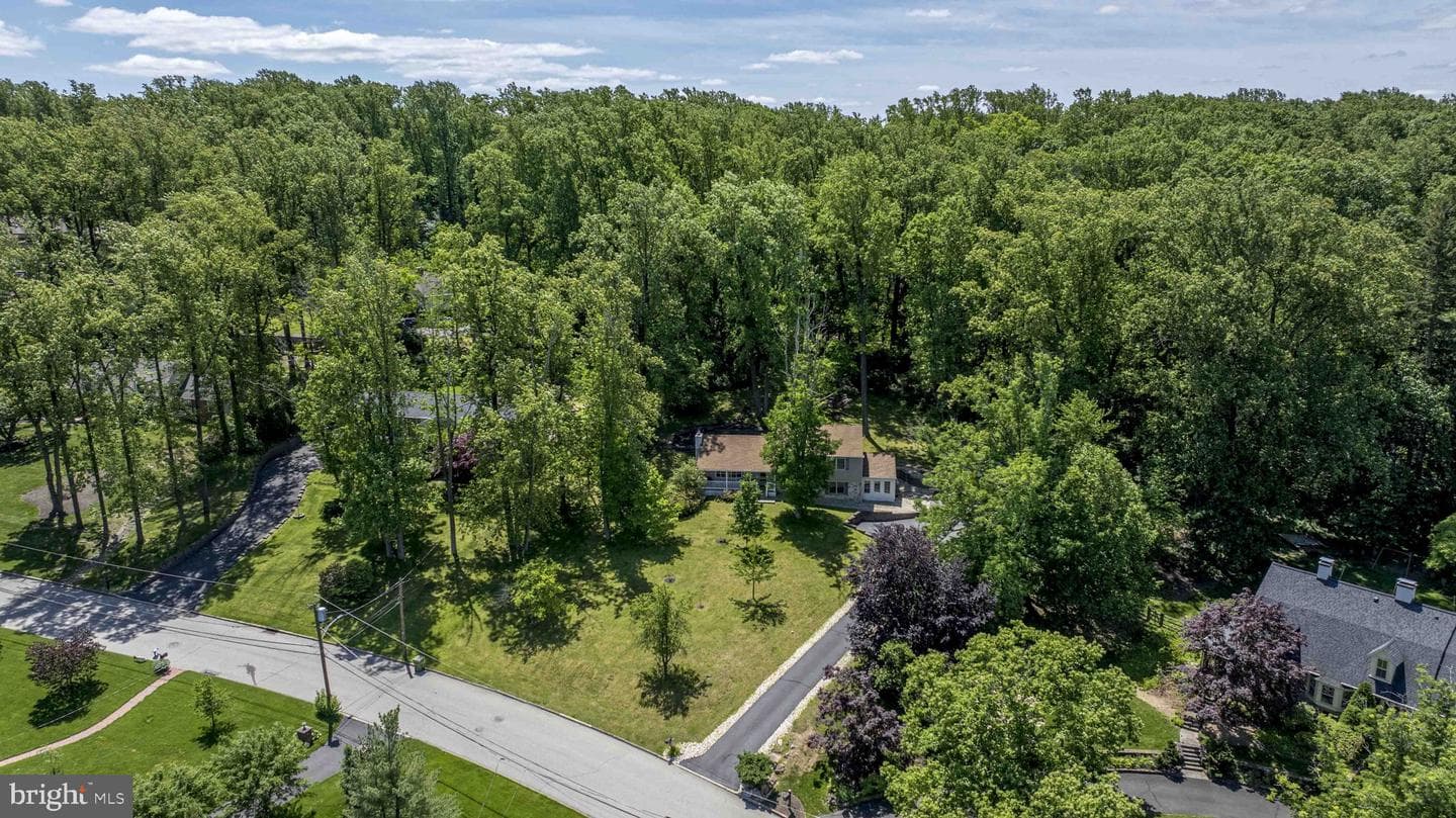 463 Leah Drive photo 4