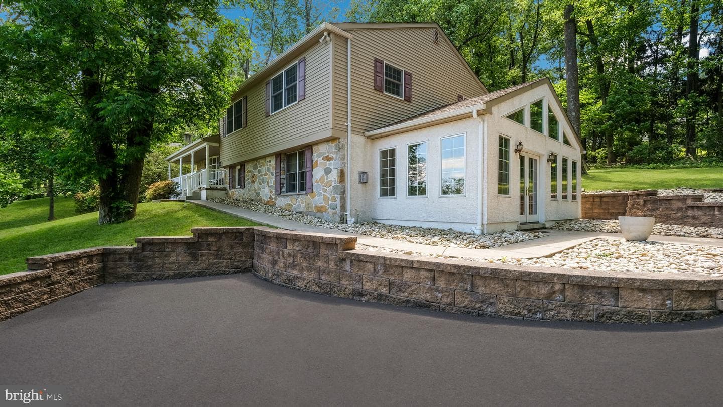 463 Leah Drive photo 5