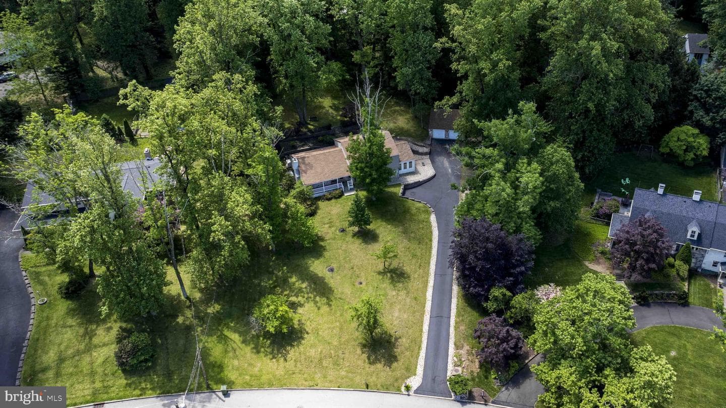 463 Leah Drive photo 6