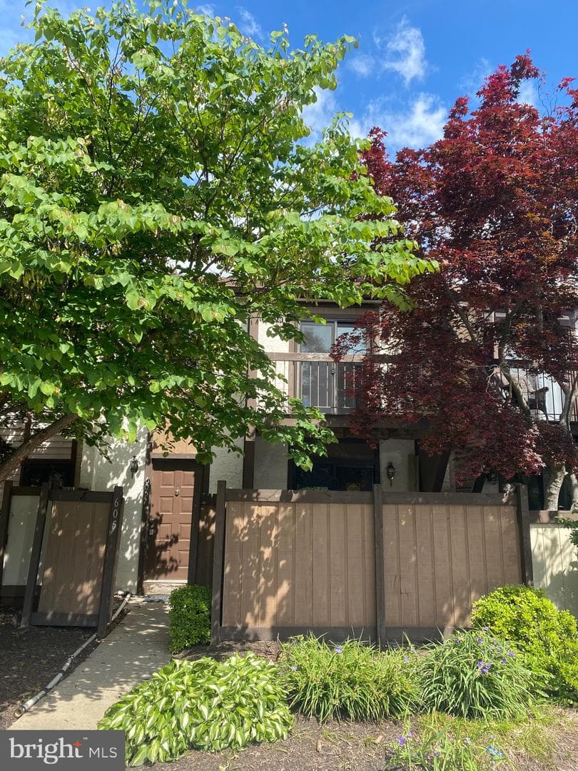 605 Bismark Way photo 2