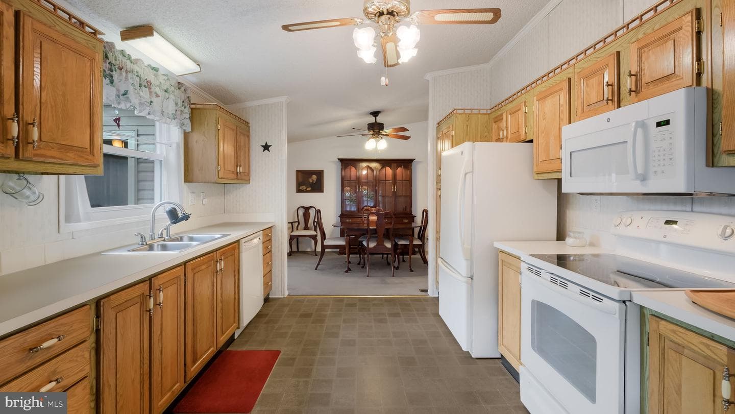 416 Westbury Drive photo 17