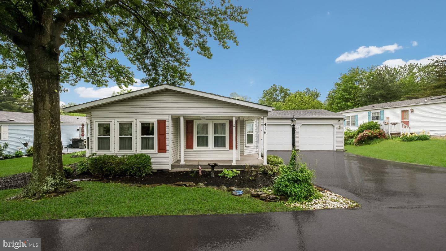 416 Westbury Drive photo 2