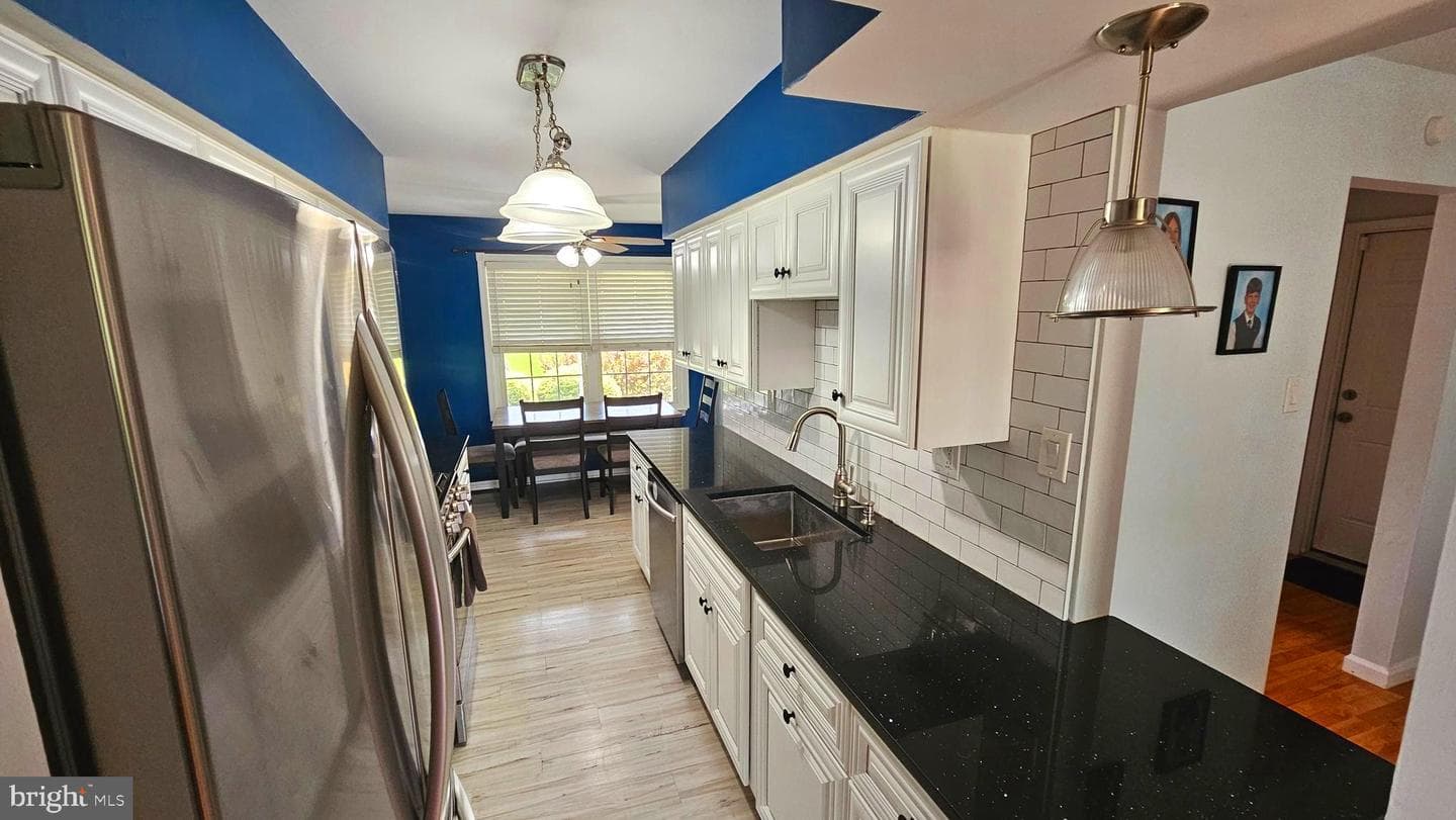 14 Curry Lane photo 11