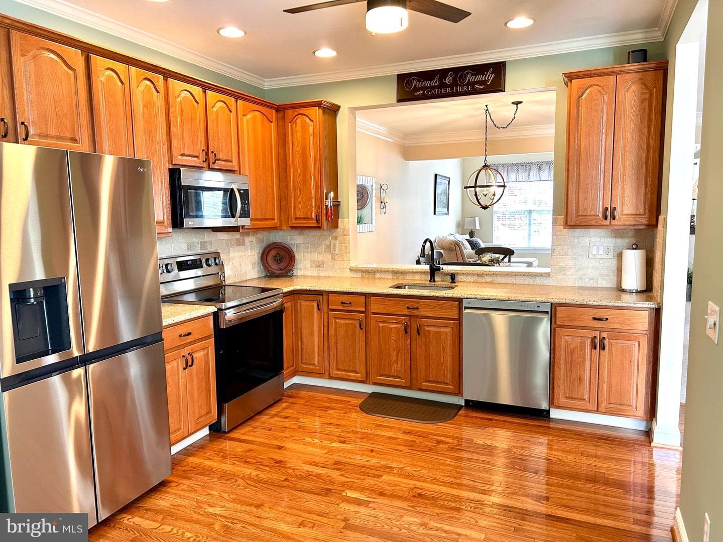 1511 Tarrington Way photo 4